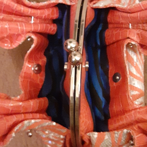 Faux Alligator Patterned Purse - Picture 4 of 5